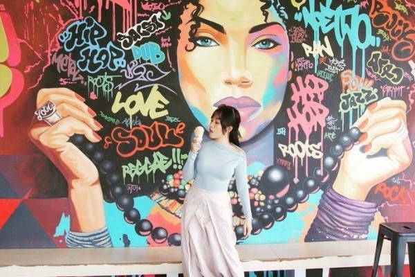 lukis-tembok-untuk-selfie-spot